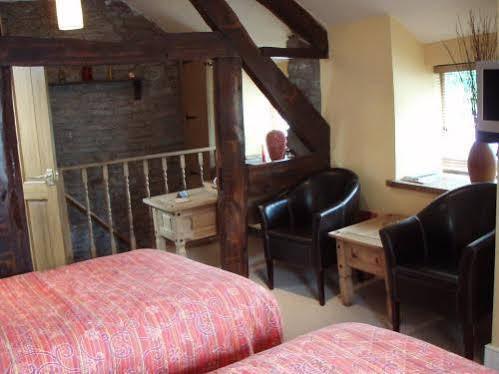 The Horse & Jockey Inn Knighton  Extérieur photo