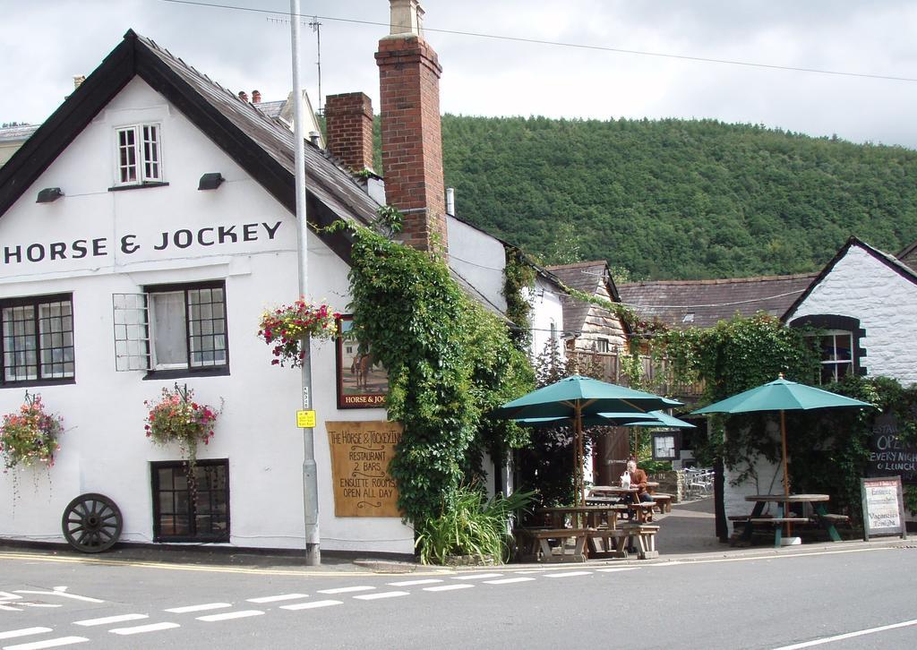 The Horse & Jockey Inn Knighton  Extérieur photo