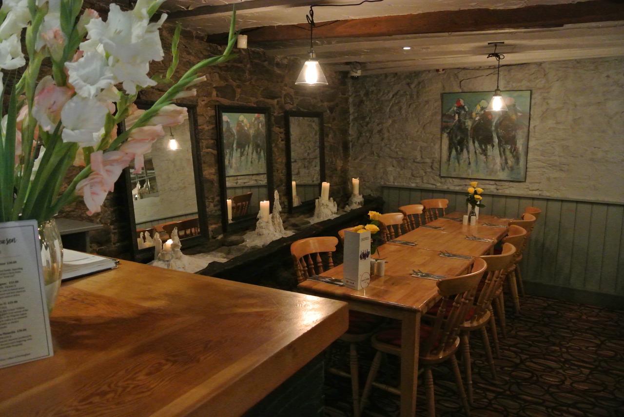 The Horse & Jockey Inn Knighton  Extérieur photo
