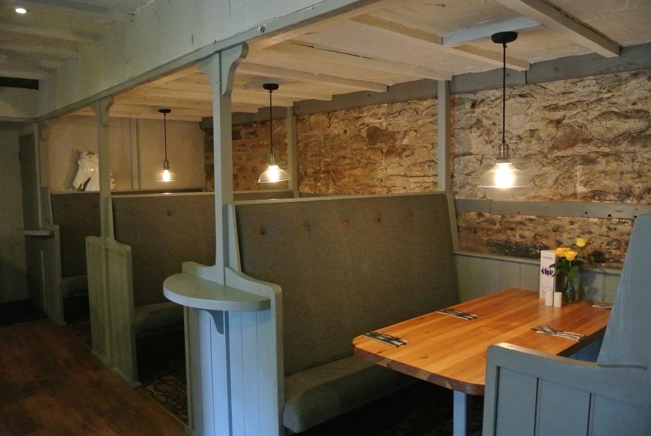 The Horse & Jockey Inn Knighton  Extérieur photo