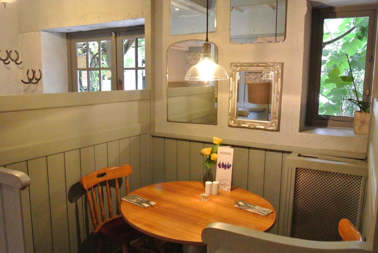 The Horse & Jockey Inn Knighton  Extérieur photo