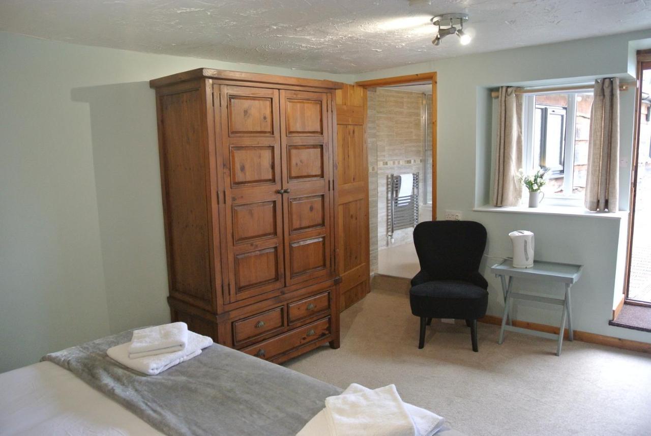 The Horse & Jockey Inn Knighton  Extérieur photo