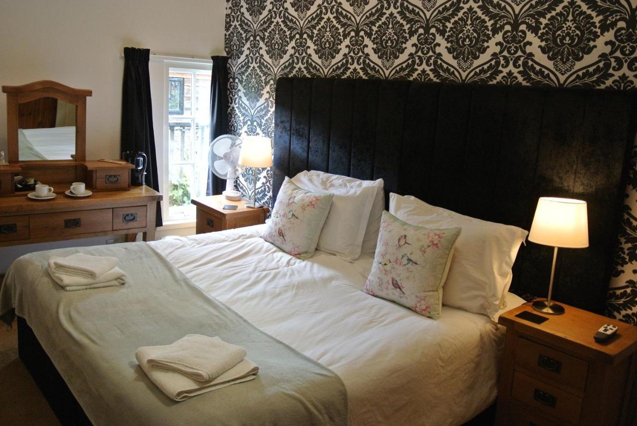 The Horse & Jockey Inn Knighton  Extérieur photo